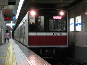 四つ橋線内で試運転を行う第05編成