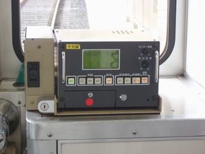 中央線転属予定車にはシールが貼られた