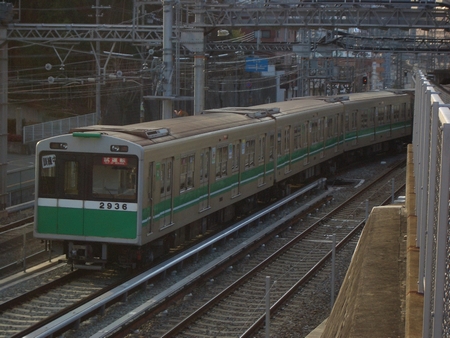 開業前に試運転を行う第36編成