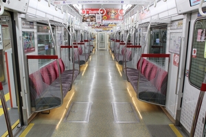 車内（第04～09編成）