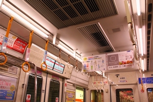 扉付近枕木方向つり革未設置（第01編成）