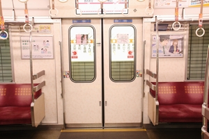 乗降扉（第01～03編成）