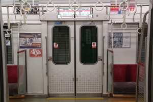 乗降扉（第04編成以降）