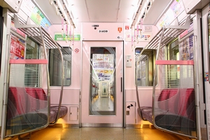 車内妻側（第04～09編成女性専用車両）