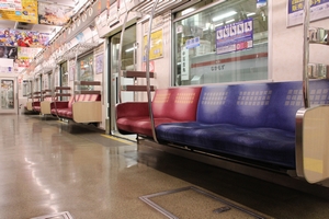 座席下足元照明なし（第01～03編成）