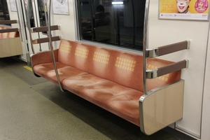 座席（袖仕切り2段）