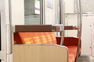 袖仕切り1段茶色（第05～07編成）