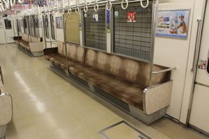 66系後期車座席