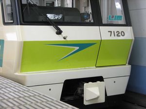 70系後期車正面腰部