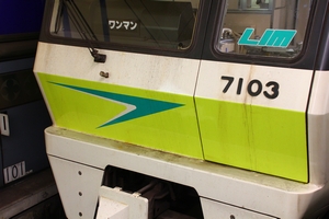 前頭部腰部の塗装変更（前期車）