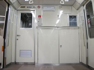 80系車内乗務員室側