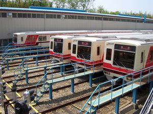 桃山台車庫の8000形