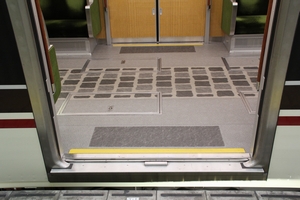 9000形床敷物（第04編成）