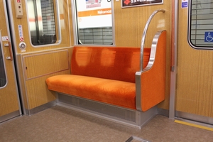 9000形優先座席（第01・02編成）