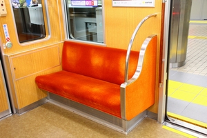 9000形優先座席（第03編成以降）