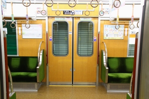 乗降扉（第01・02編成）