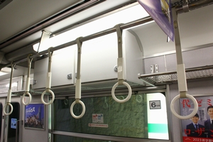 7100形車内の機器箱