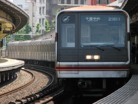 北急南北線内を走行する21系