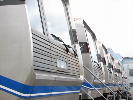 車庫で並ぶ23系