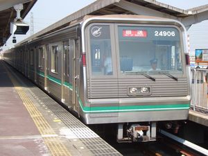 近鉄東生駒車庫に回送される第06編成