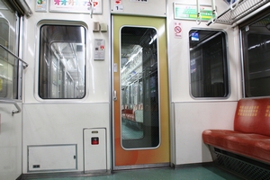 西側貫通扉「夕日の沈む大阪港」