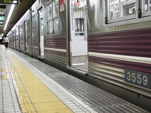 セミステンレス車の側面