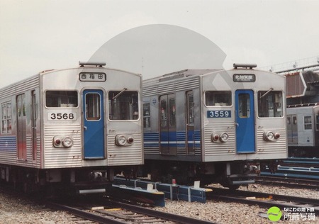 左：30系　右：新30系（冷房改造車）