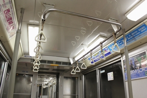 天井手すり（元OTS100系編成）