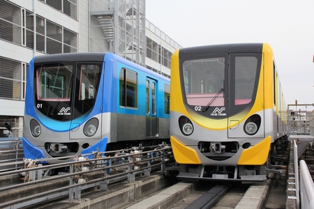 試作車の第01編成、量産車の第02編成