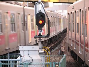 2�Ԑ����璆�S�㒹���ʂւ̏o���M���@�@���g���