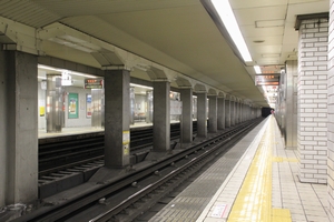 ホーム(江坂方から) <拡大可>