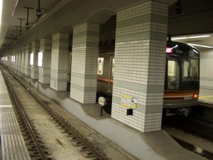 1�Ԑ��ɒ�Ԓ��̎��^�]��ԁ@���g���