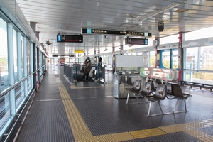 ホーム(コスモスクエア方から) <拡大可>