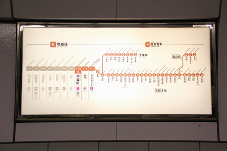 ��ؐ��͍�}�Ƒ��ݒ��ʉ^�]�����{�@���g���