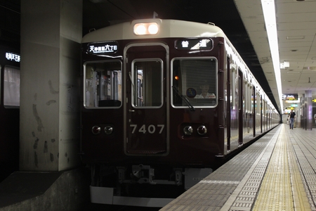 ��}7300�n�@���g���