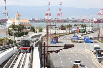 ���F�̃R���e�i�Q�ƃj���[�g�����@���g���